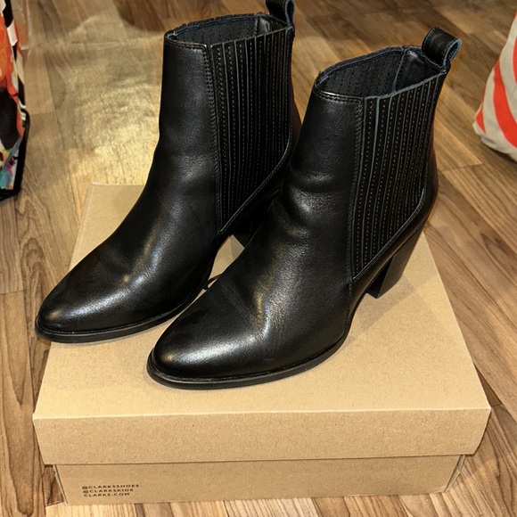 clarks chelsea boots womens